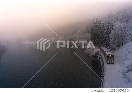 雪と只見線～キハE120系～ 123997420