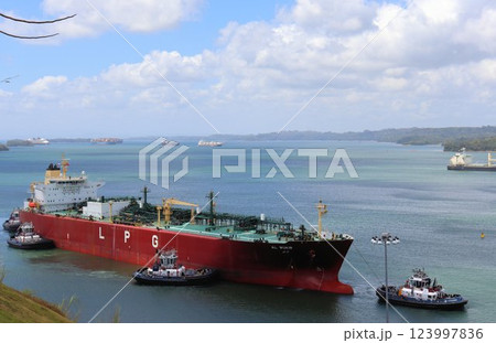 Ship crossing Panama Canal at Miraflores Locks - Panama City, Panama 123997836