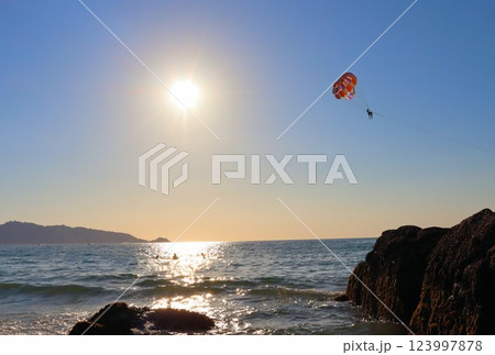 Skydiving, beach vacation on a hot day 123997878