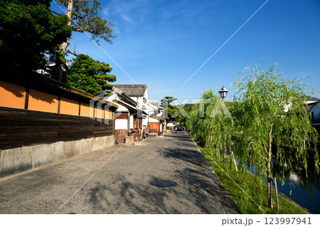 岡山県倉敷市_倉敷美観地区今橋付近風景4_2024年5月 123997941