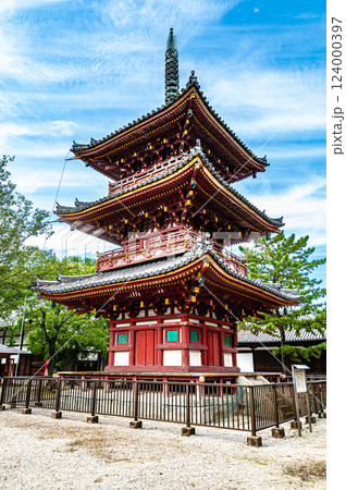 【新西国霊場】第二十七番 鶴林寺 初秋の三重塔3 兵庫県加古川市 【新西国霊場】第二十七番 鶴林寺 初秋の三重塔3 兵庫県加古川市 124000397