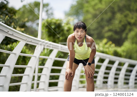 young asian woman exercising outdoors young asian woman exercising outdoors 124001124