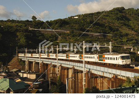 東海道本線 185系電車 124001475