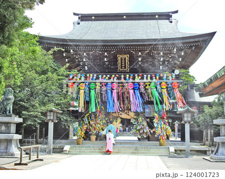 福岡県福津市の七夕飾りが美しい宮地嶽神社楼門 福岡県福津市の七夕飾りが美しい宮地嶽神社楼門 124001723