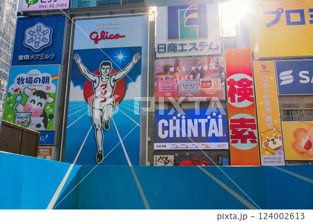 Glico billboard with seamless lane from building, Dontonbori, Osaka 124002613