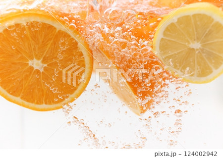 新鮮なオレンジ・レモン 新鮮なオレンジ・レモン 124002942