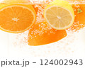 新鮮なオレンジ・レモン 124002943