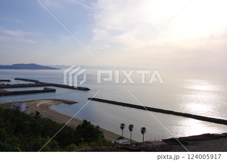 兵庫県洲本市 サンセットパーク五色・夕日が丘公園から新五色浜・雁子岬・鳴門方面を望む 兵庫県洲本市 サンセットパーク五色・夕日が丘公園から新五色浜・雁子岬・鳴門方面を望む 124005917