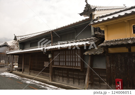 岐阜県美濃市うだつの町並み 格子戸のいい雰囲気の建物たち2 岐阜県美濃市うだつの町並み 格子戸のいい雰囲気の建物たち2 124006051