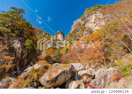 (山梨県)秋の昇仙峡・覚円峰(かくえんぽう) (山梨県)秋の昇仙峡・覚円峰(かくえんぽう) 124006134