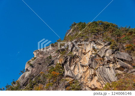 （山梨県）秋の昇仙峡・覚円峰（かくえんぽう） 124006146