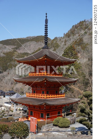 岡山県下最古の木造塔建築の三重塔がある真言宗のお寺「長福寺」：三重塔 124007255