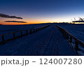 冬の夕暮れの美ヶ原 124007280