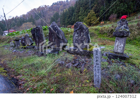 歴史的な古道「塩の道」とその周辺 124007312