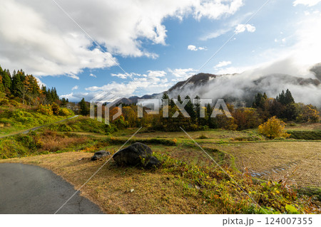 歴史的な古道「塩の道」とその周辺 124007355