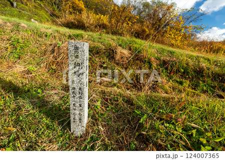 歴史的な古道「塩の道」とその周辺 124007365