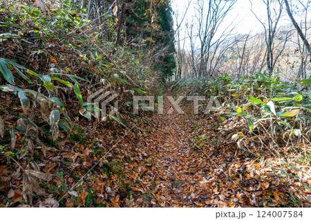 歴史的な古道「塩の道」とその周辺 124007584