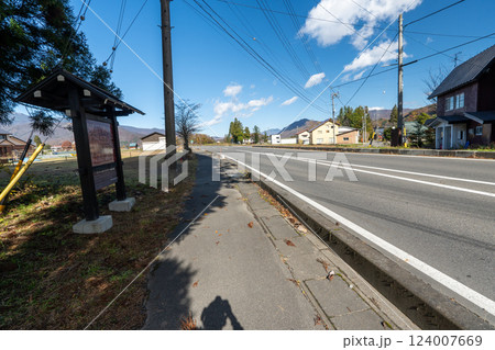 歴史的な古道「塩の道」とその周辺 124007669