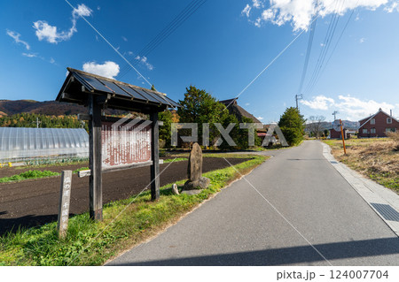 歴史的な古道「塩の道」とその周辺 124007704