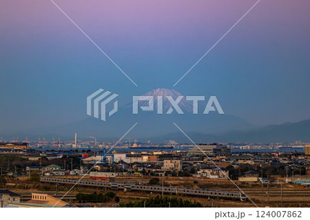 ビーナスベルトの富士山とE217系 124007862