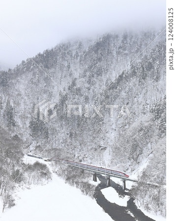 雪景色の秋田新幹線 雪景色の秋田新幹線 124008125