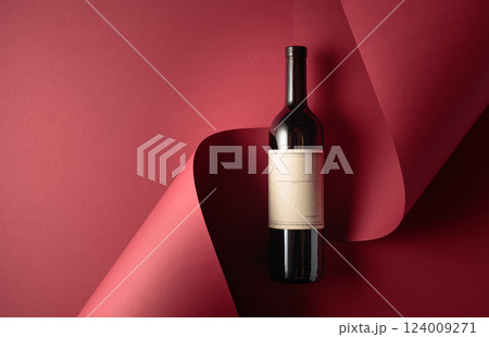 Bottle of red wine and blue grapes. 124009271