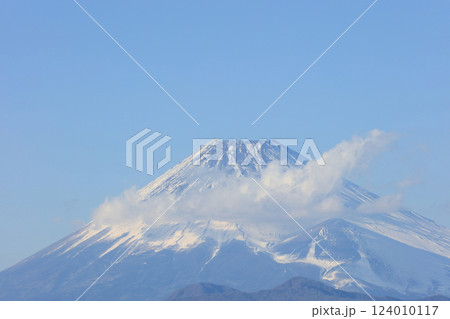伊豆の碧テラスから見た冬の富士山 124010117