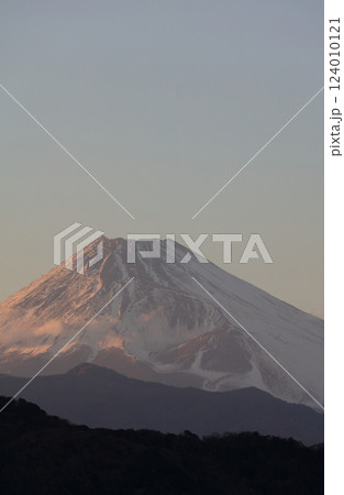伊豆の長岡温泉から見た冬の富士山夕景 伊豆の長岡温泉から見た冬の富士山夕景 124010121
