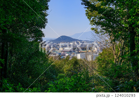 耳成山と藤原宮跡周辺 耳成山登山道から畝傍山 2024年3月15日 124010293