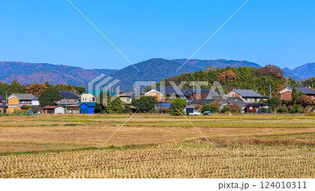 耳成山と藤原宮跡周辺 別所町バス停から天香山と三輪山､穴師山､巻向山 2023年12月4日 124010311