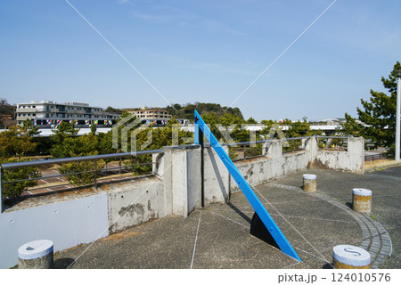 海の公園（うみのこうえん）日時計とシーサイドライン 124010576