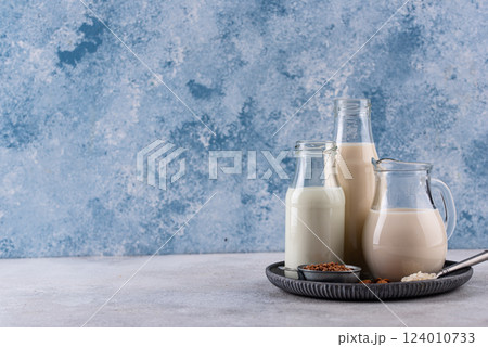 Plant based vegan non dairy alternative milk 124010733