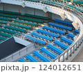 スタジアムのたくさん並んだ観客席 124012651