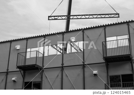 仮設現場事務所の建築工事 124015465