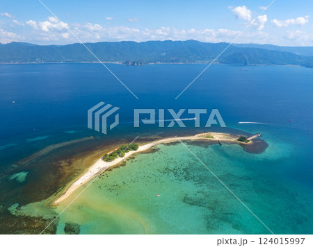 北陸のハワイとも呼ばれている、福井県敦賀湾に浮かぶ無人島「水島」 124015997