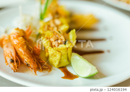Pad thai ,Thai food ,Beautiful and tasty street food on a plate 124016194
