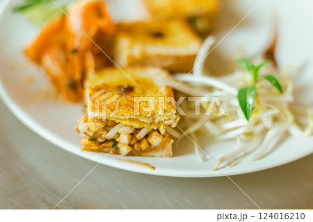 Pad thai ,Thai food ,Beautiful and tasty street food on a plate 124016210