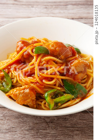 チキントマトスパゲッティー 124018135