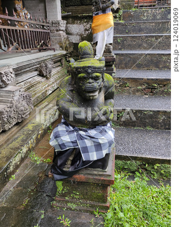 A stone statue that symbolizes the guard of the gate of a house or palace A stone statue that symbolizes the guard of the gate of a house or palace 124019069