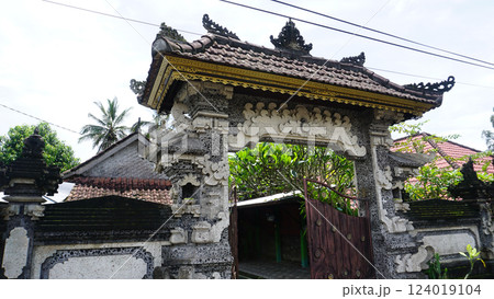 Traditional design of Balinese dwelling house and home temple Traditional design of Balinese dwelling house and home temple 124019104
