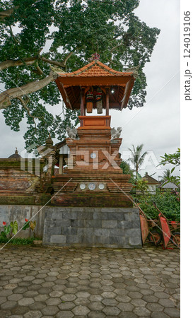 Traditional design of Balinese dwelling house and home temple 124019106
