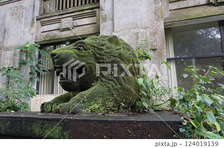 Statue at Ubud Monkey Forest - a sanctuary which is home to three Hindu temples Padangtegal, Ubud, Bali, Indonesia Statue at Ubud Monkey Forest - a sanctuary which is home to three Hindu temples Padangtegal, Ubud, Bali, Indonesia 124019139