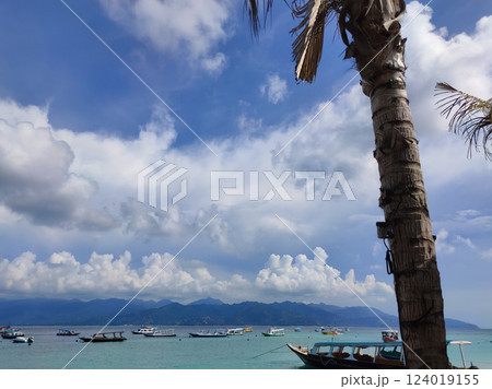 Fisherman boat on beach Gili island, Trawangan, Indonesia 124019155