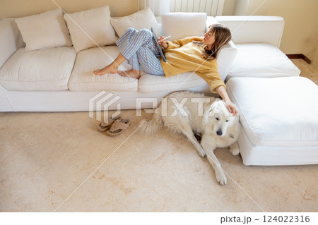Cozy Morning with a Loyal Companion Cozy Morning with a Loyal Companion 124022316