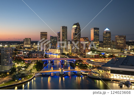 Night urban landscape of downtown district of Tampa in Florida, USA. American city skyline with brightly illuminated high commercial buildings and bridge over Hillsborough river. 124023608