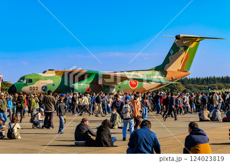 埼玉県　入間市　航空自衛隊入間基地で開催された 入間航空祭 124023819