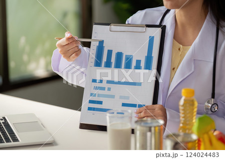 Nutrition report presentation. Nutritionist presenting health data on charts and graphs. 124024483