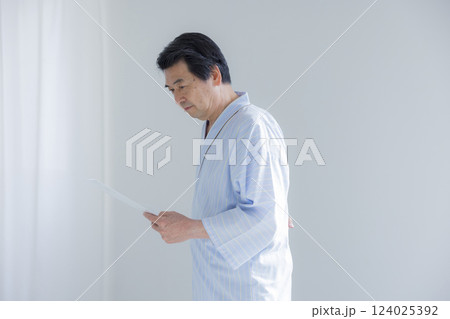 中年男性　人間ドック　　 124025392