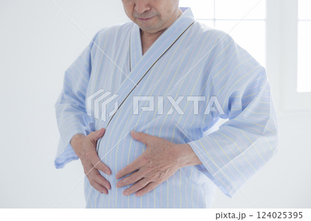 中年男性　人間ドック　　 124025395