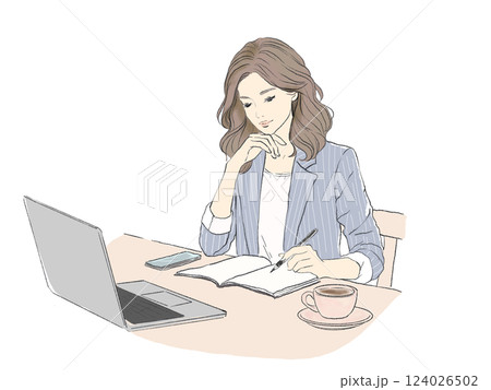 仕事に集中する女性 デスクワーク ノートとPCを活用 仕事に集中する女性 デスクワーク ノートとPCを活用 124026502